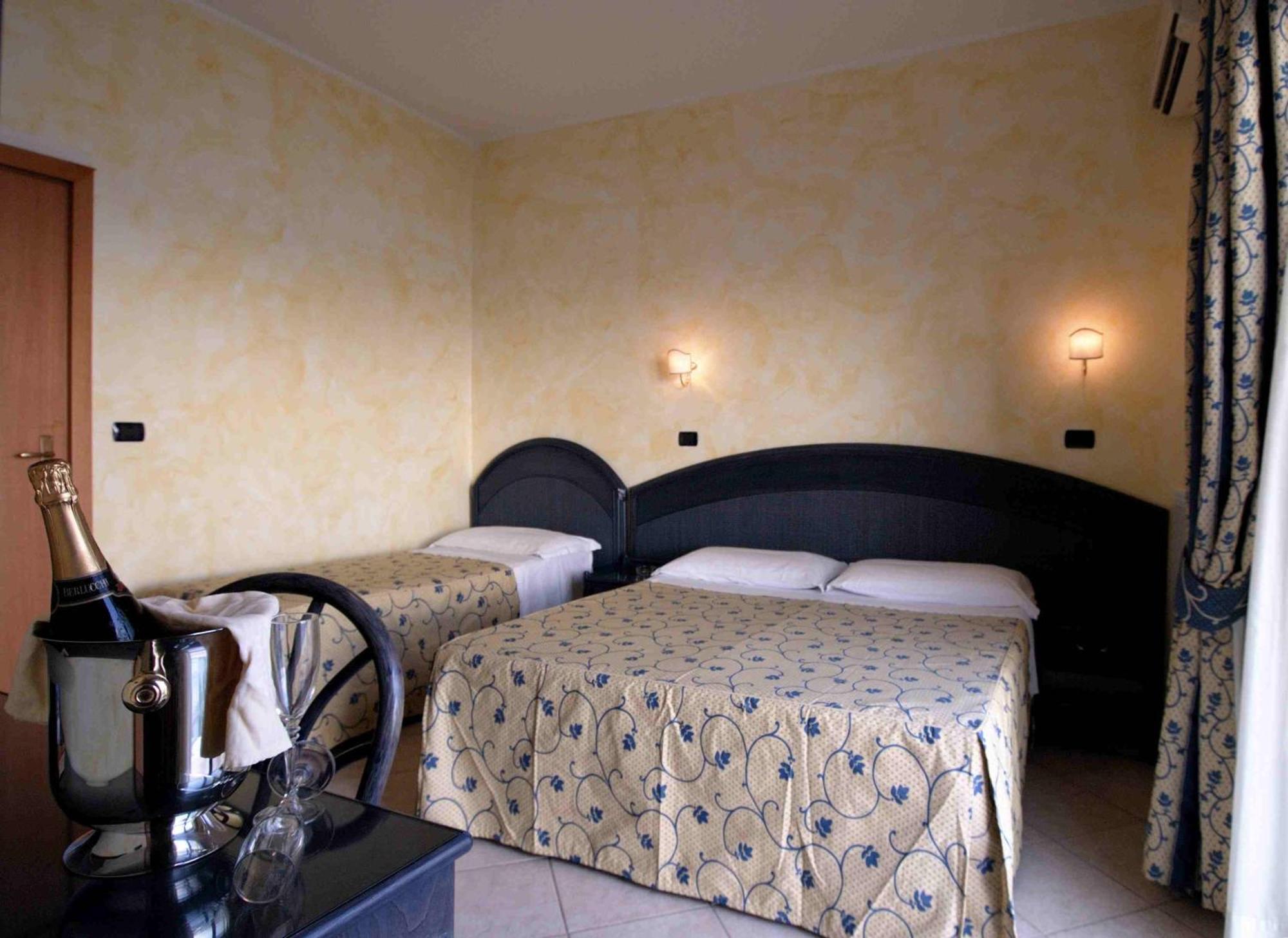 Hotel L'Approdo Anzio Luaran gambar
