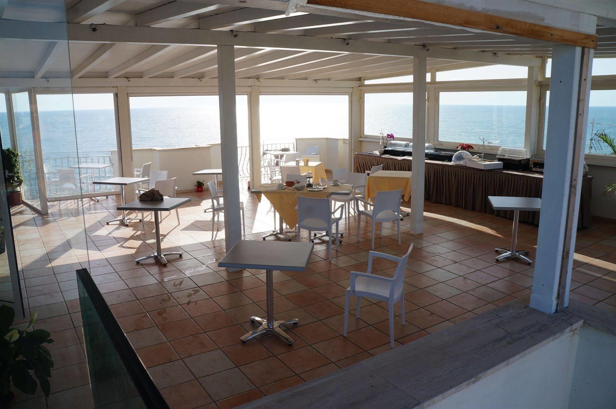 Hotel L'Approdo Anzio Luaran gambar